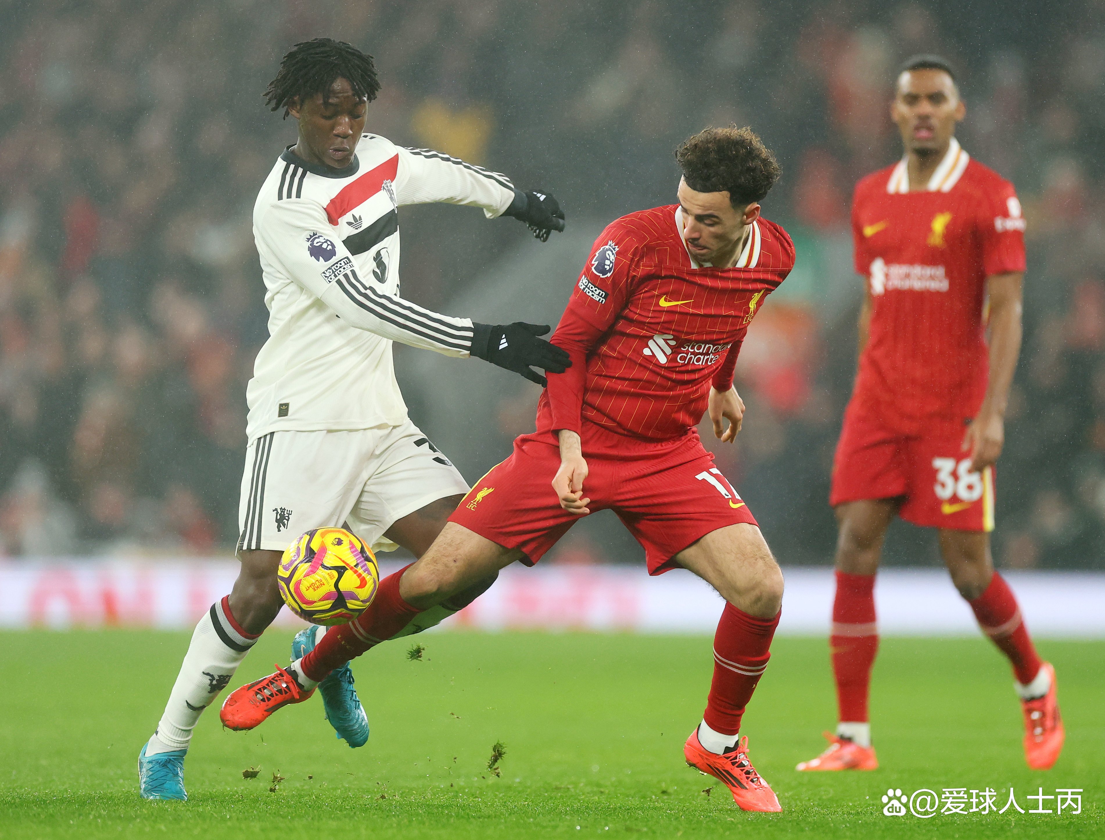 欧宝体育 -国际比赛日利物浦状态回暖：亚冠节点到来，话题不断，训练强度明显提升 